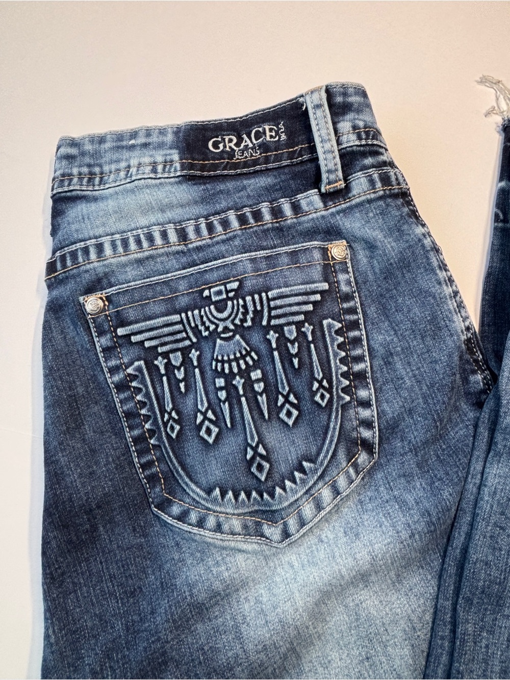Sz 29 Grace in LA Jeans Women Bootcut Thunderbird Embroidered Raw Hem Western
